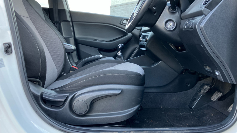 Hyundai i20 1.2 MPi Premium Nav 5dr Petrol Hatchback